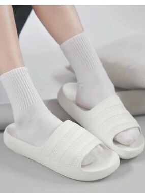 Adidas Off-White Adilette Ayoon Slides, Women’s size 10, NWT No box floor sample